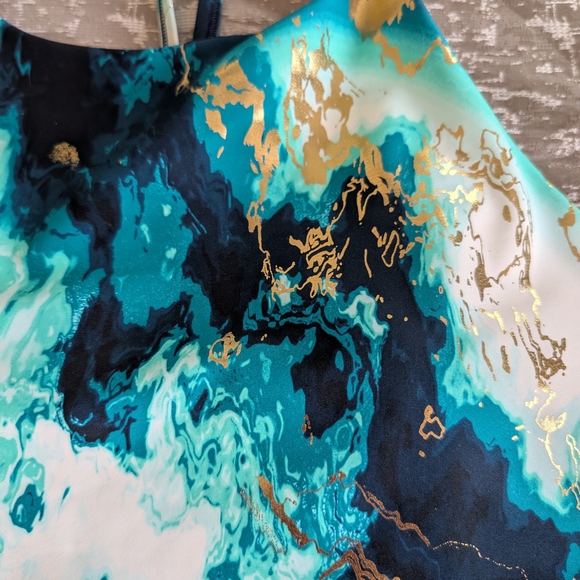 Old Navy Active Cropped Bra Tank NWOT - Picture 2 of 9